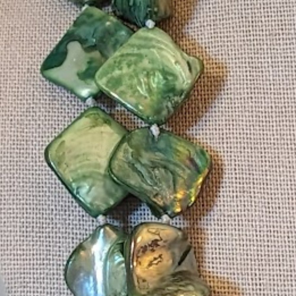 Long Green Shell Necklace - Picture 5 of 9